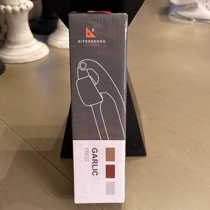 Garlic Press - Black and Silver